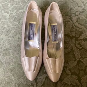 Bonwit Teller Ivory Satin Kitten Heels 🆕